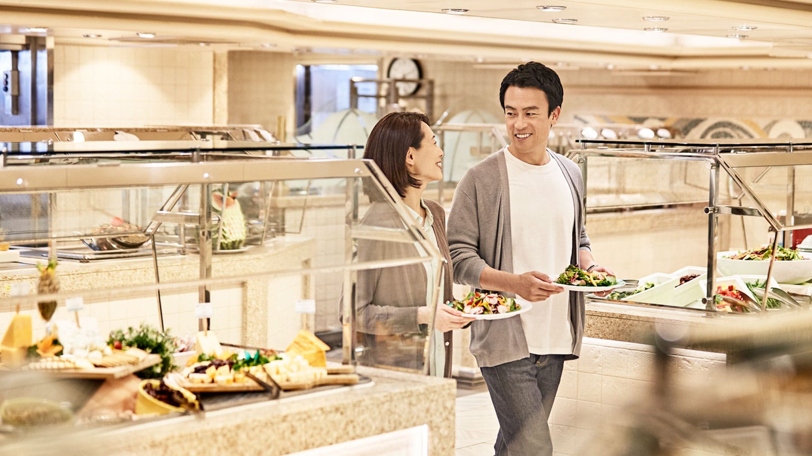 Horizon Court offers an international selection with casual seating, all included in your fare