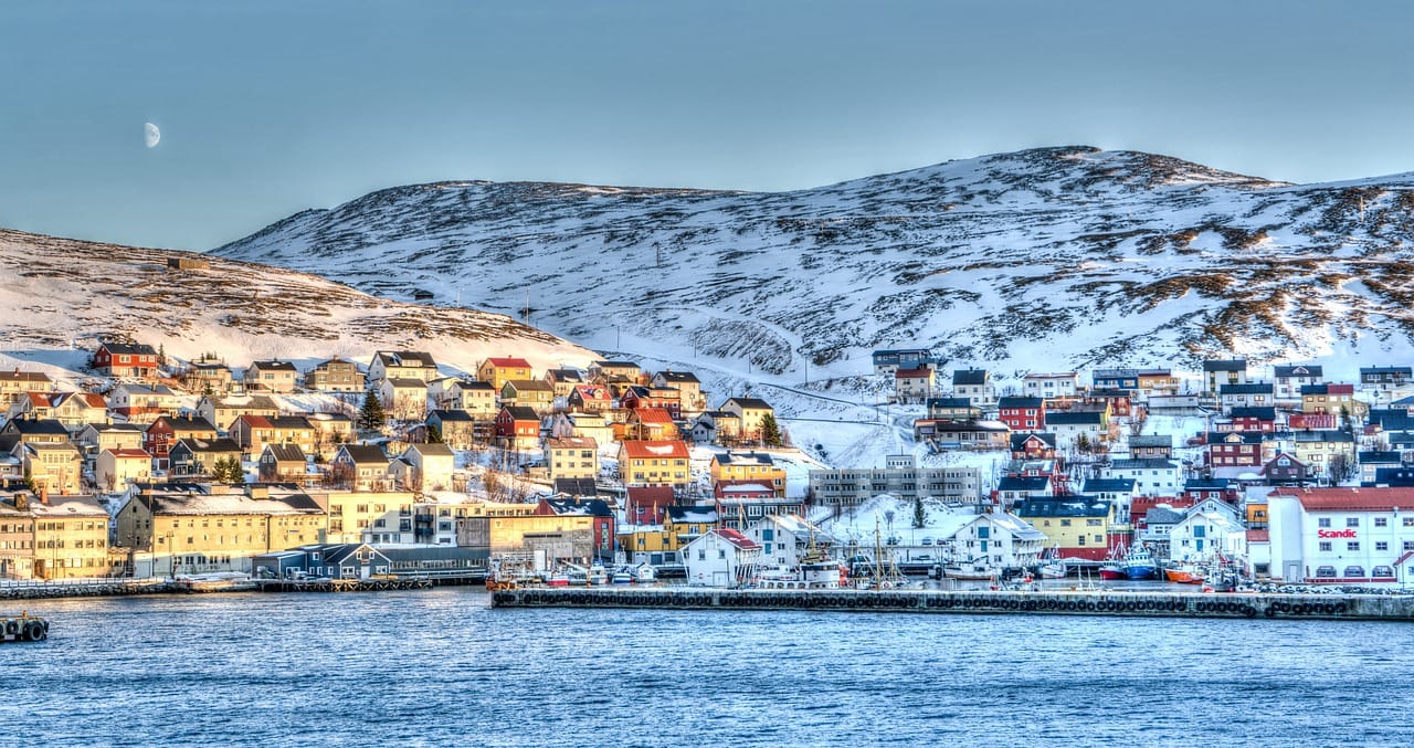Visit Honnigsvåg on your way to the North Cape